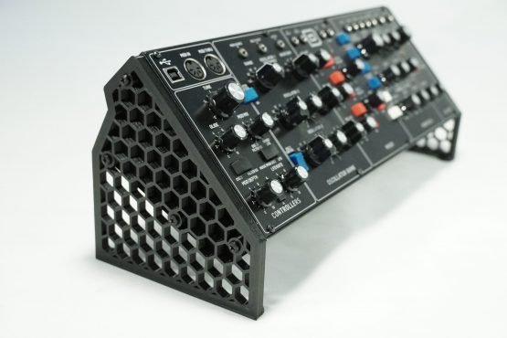 Laterales Behringer Model D