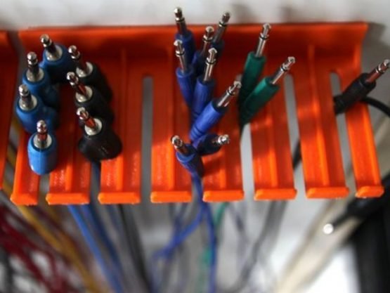 Regleta porta cables