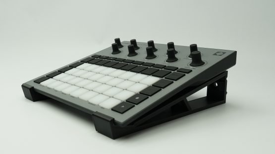 Soporte Novation Circuit MK2 Doble - Imagen 3